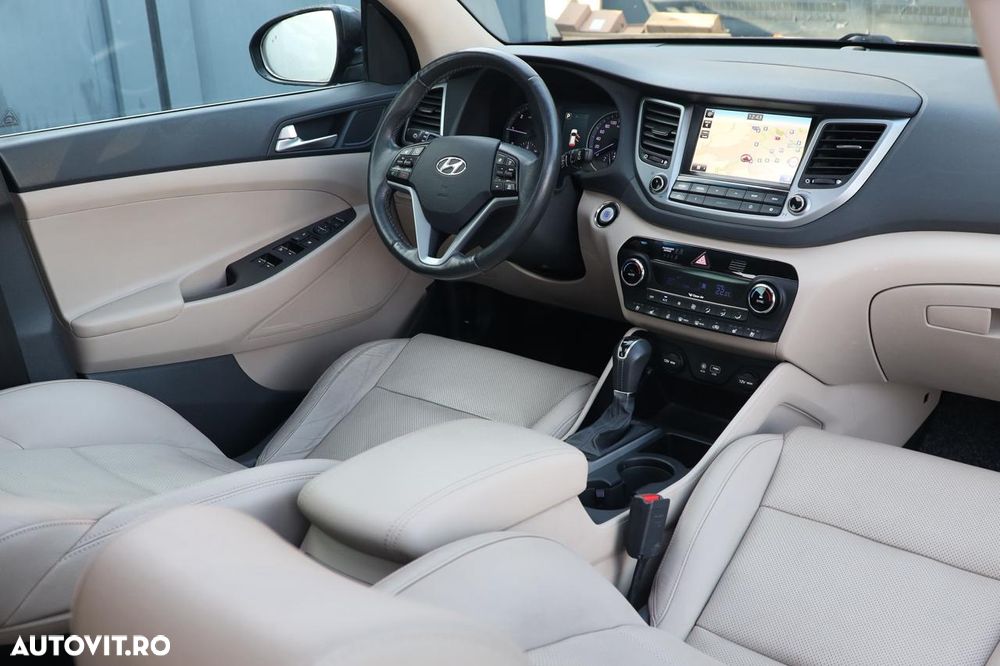 Hyundai Tucson 2.0 CRDI 4WD Automatik Advantage - 23