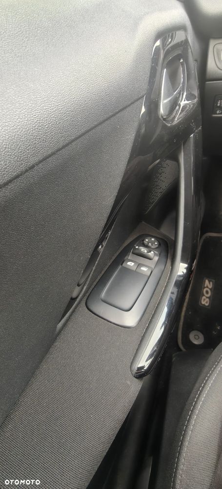 Peugeot 208 1.2 PureTech Allure - 8
