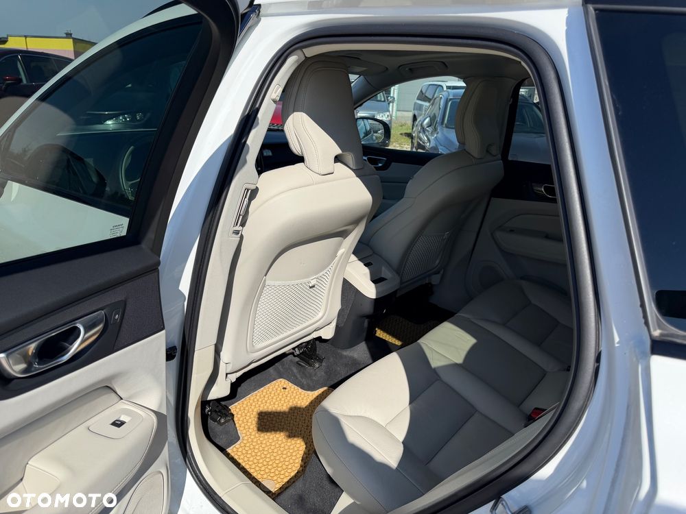 Volvo XC 60 B5 B AWD Geartronic RDesign - 24