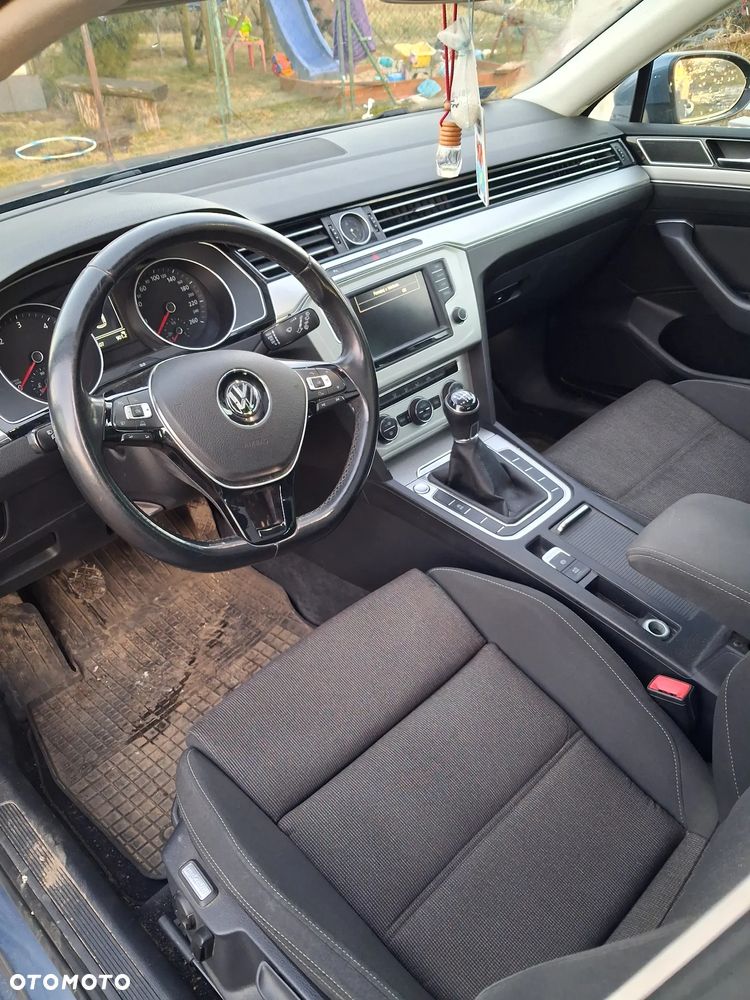 Volkswagen Passat 1.6 TDI BMT Comfortline - 10