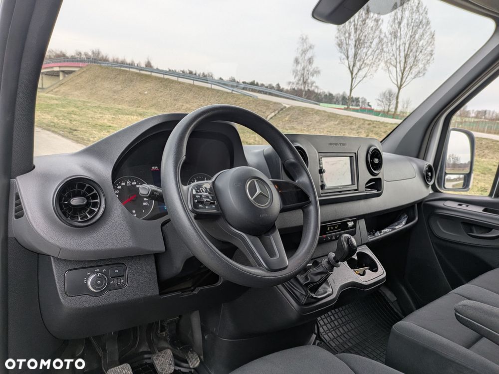Mercedes-Benz Sprinter - 9