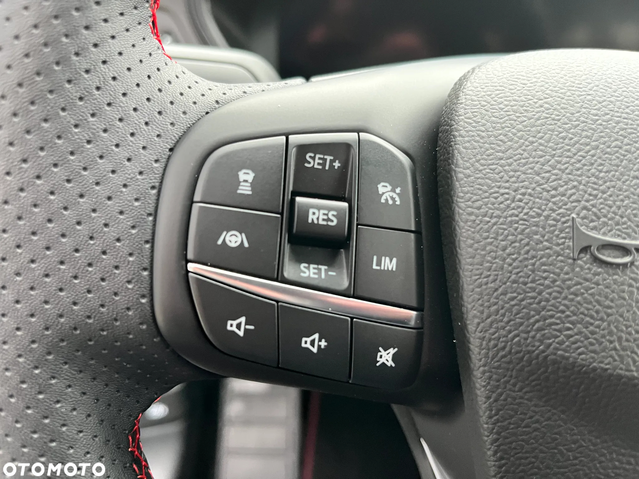 Ford Focus 1.0 EcoBoost mHEV ST-Line X - 12