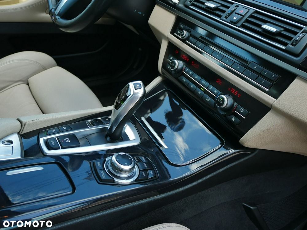 BMW Seria 5 520d xDrive - 23