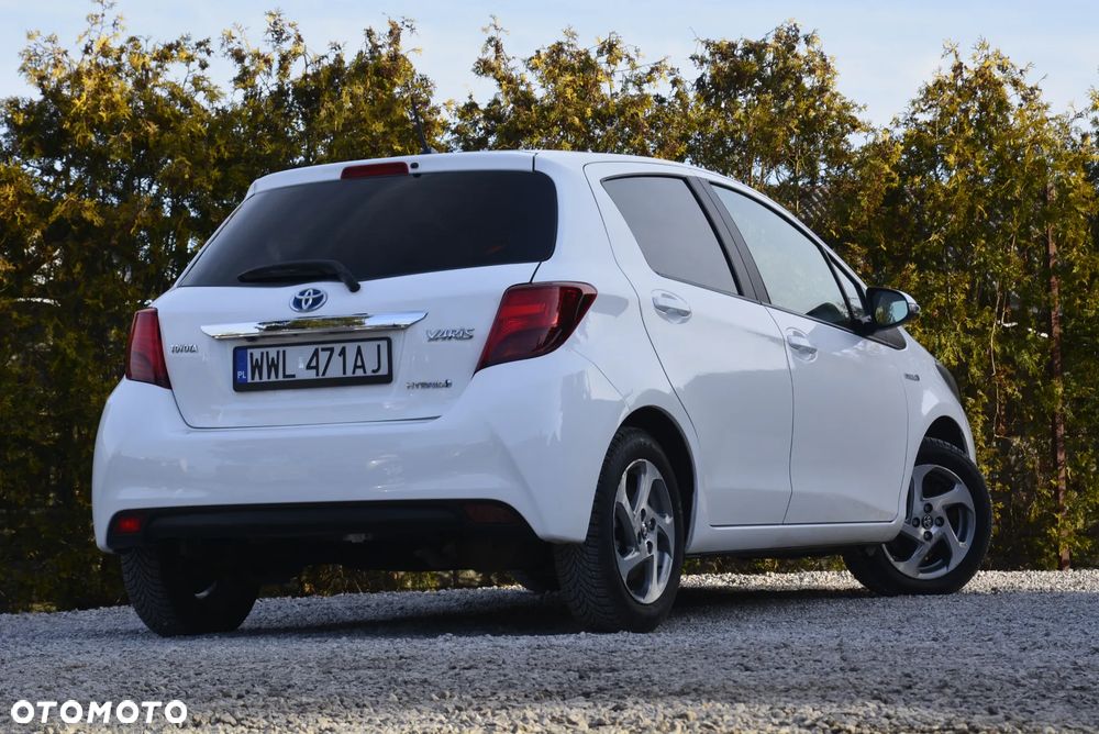 Toyota Yaris Hybrid 100 Dynamic - 8