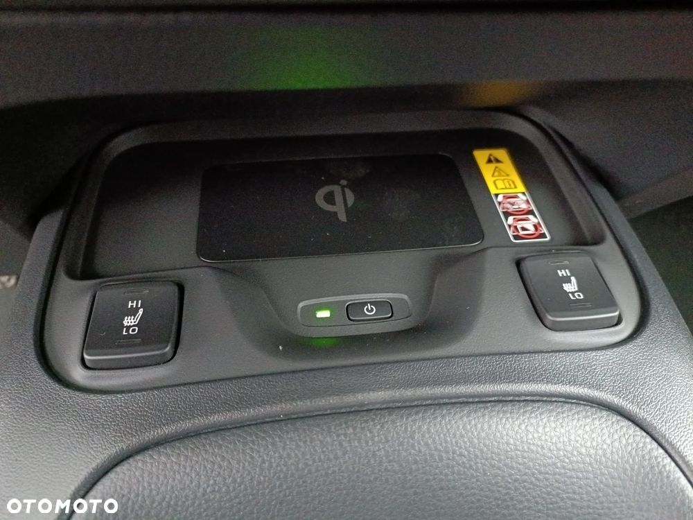 Toyota Corolla 1.8 Hybrid Comfort - 24