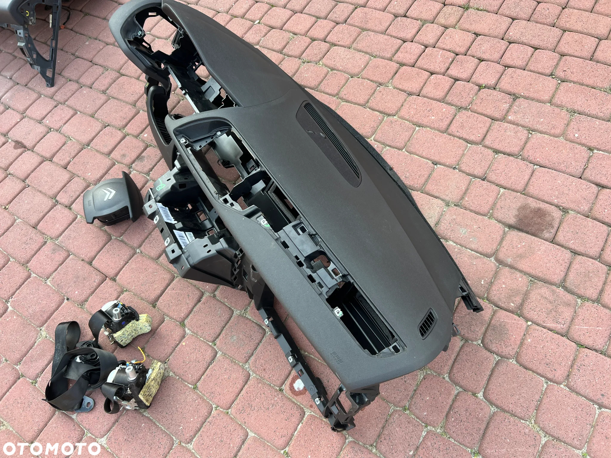 DESKA KONSOLA KOKPIT PODUSZKA PASY CITROEN C5 III X7 - 2