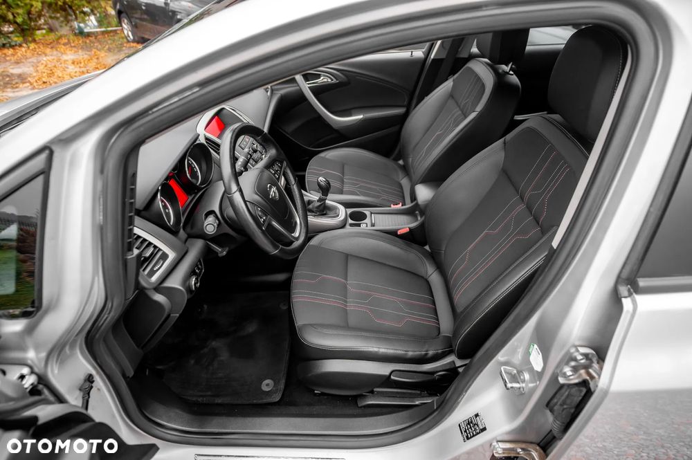 Opel Astra 1.4 Turbo 150 Jahre - 17