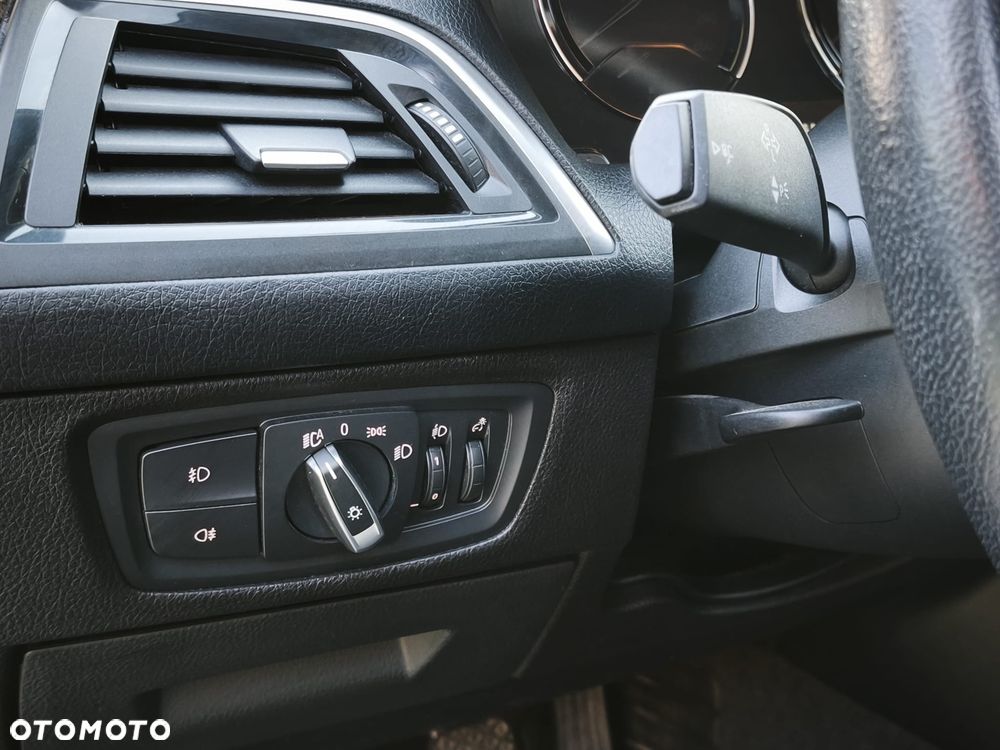 BMW Seria 1 118i Sport Line - 36