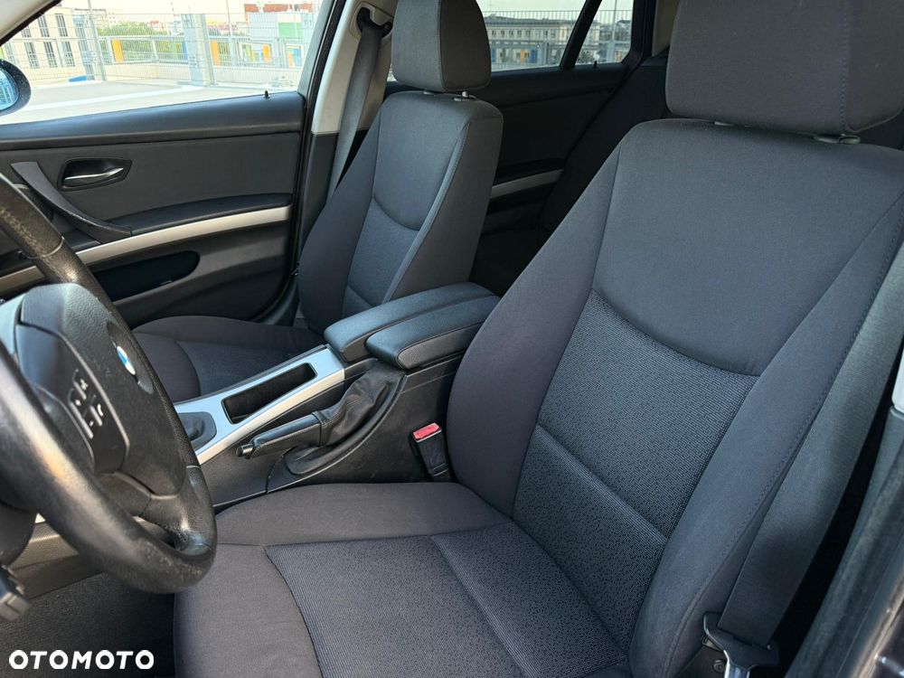 BMW Seria 3 320i - 16