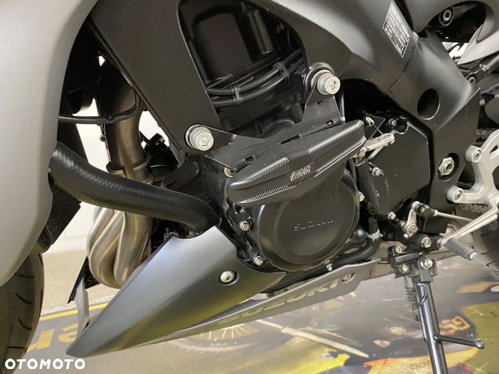 Suzuki GSX 1000 - 22