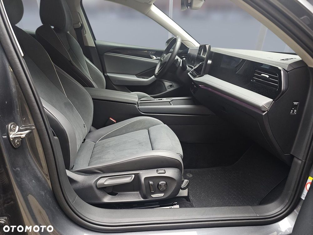 Volkswagen Passat - 11