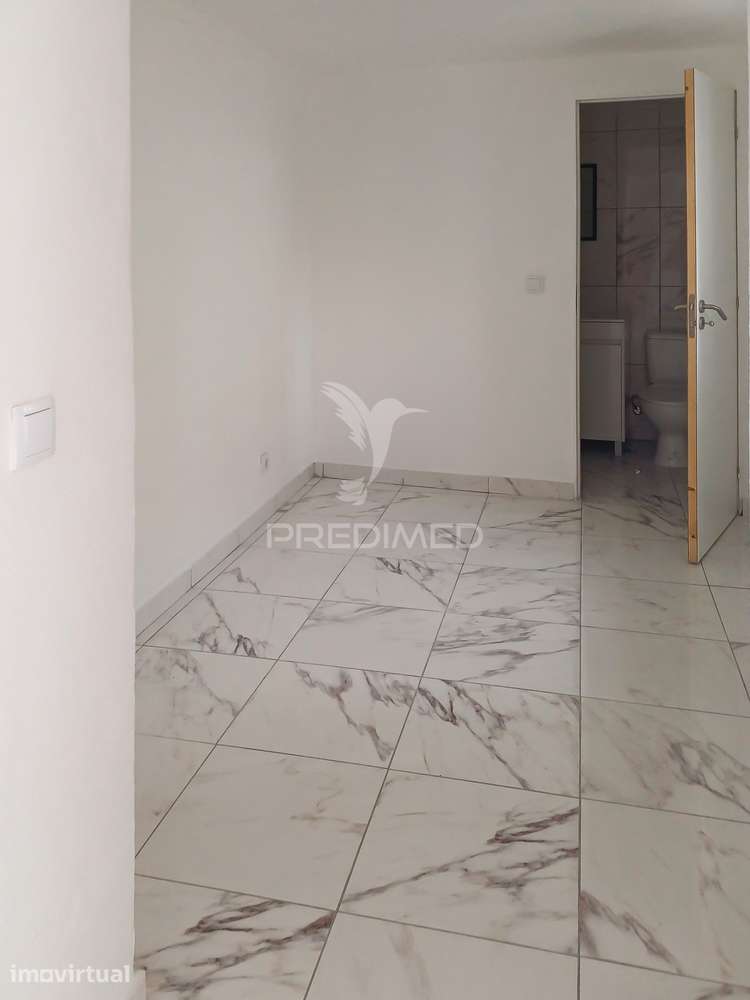 Moradia composta de 2 Apartamentos T1 Remodelados - Grande imagem: 3/14