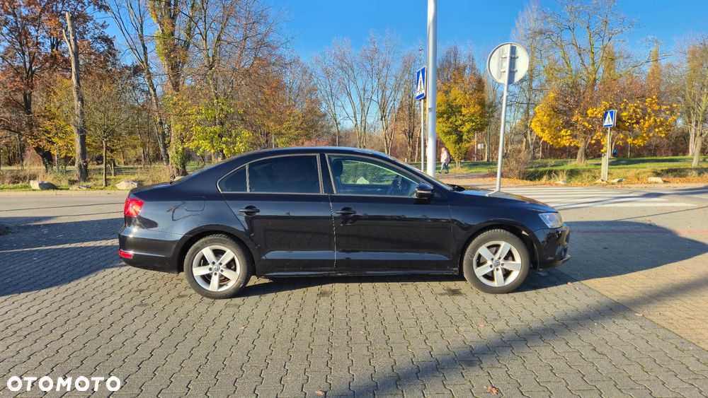 Volkswagen Jetta 1.6 TDI Comfortline - 9