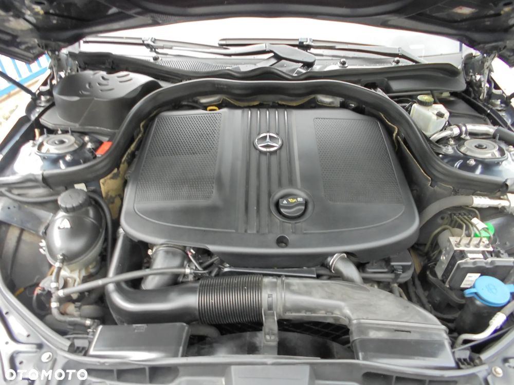 Mercedes-Benz Klasa E 220 CDI DPF BlueEFFICIENCY 7G-TRONIC Elegance - 26