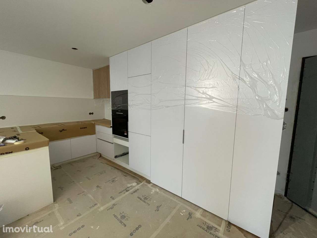 Apartamento NOVO com 2 lugares de garagem - Grande imagem: 5/49