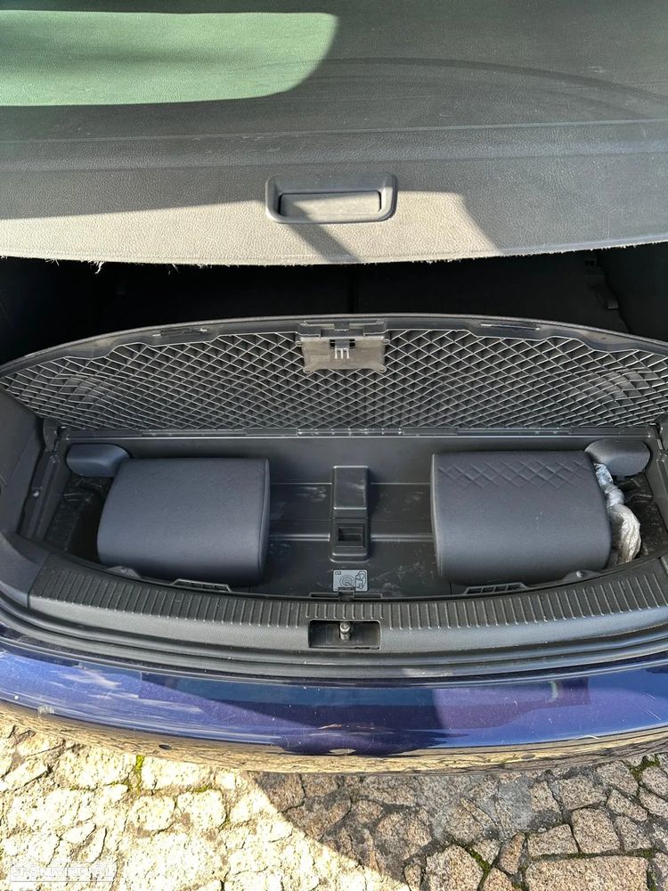 VW Touran 2.0 TDI Highline 7L - 23