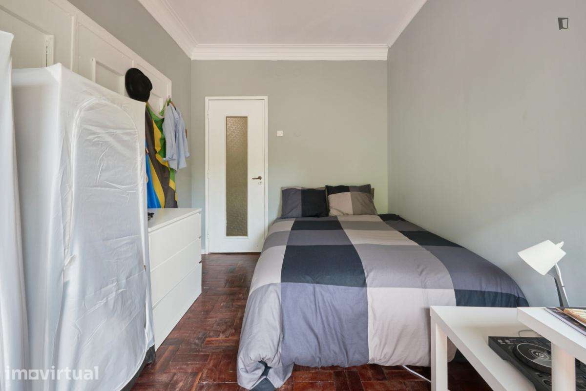 Quarto - localizado em Entrecampos Lisbon - Grande imagem: 3/34