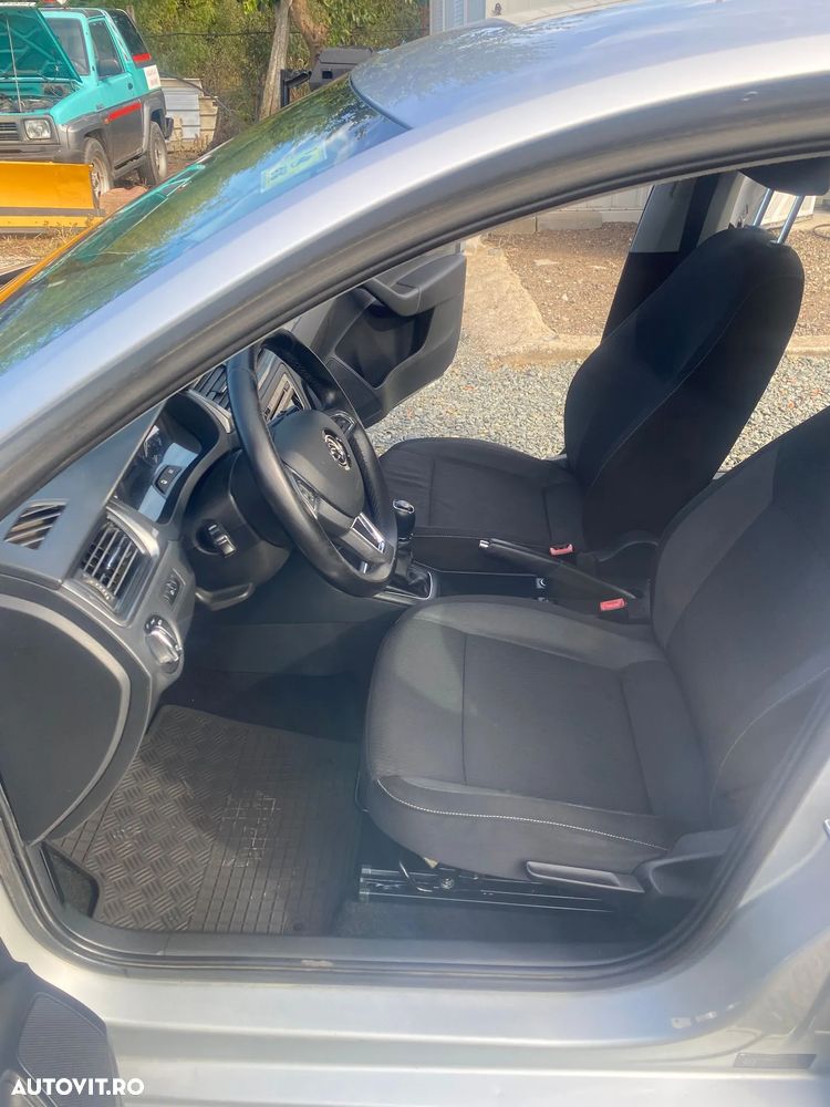 Skoda RAPID 1.2 TSI Ambition - 12