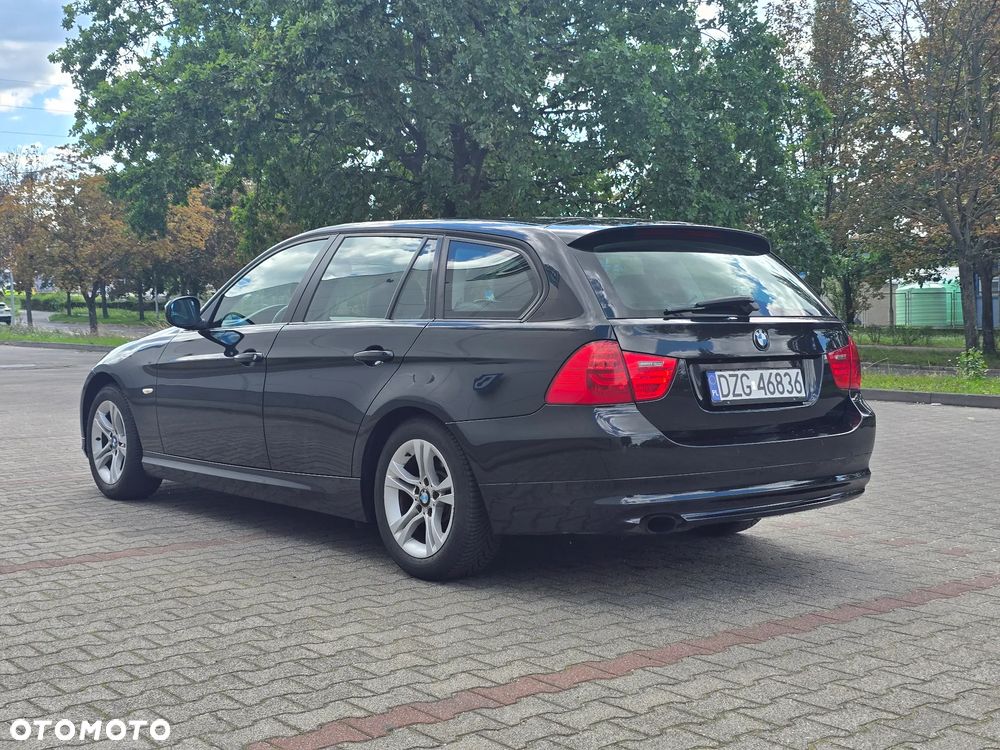 BMW Seria 3 320i - 4