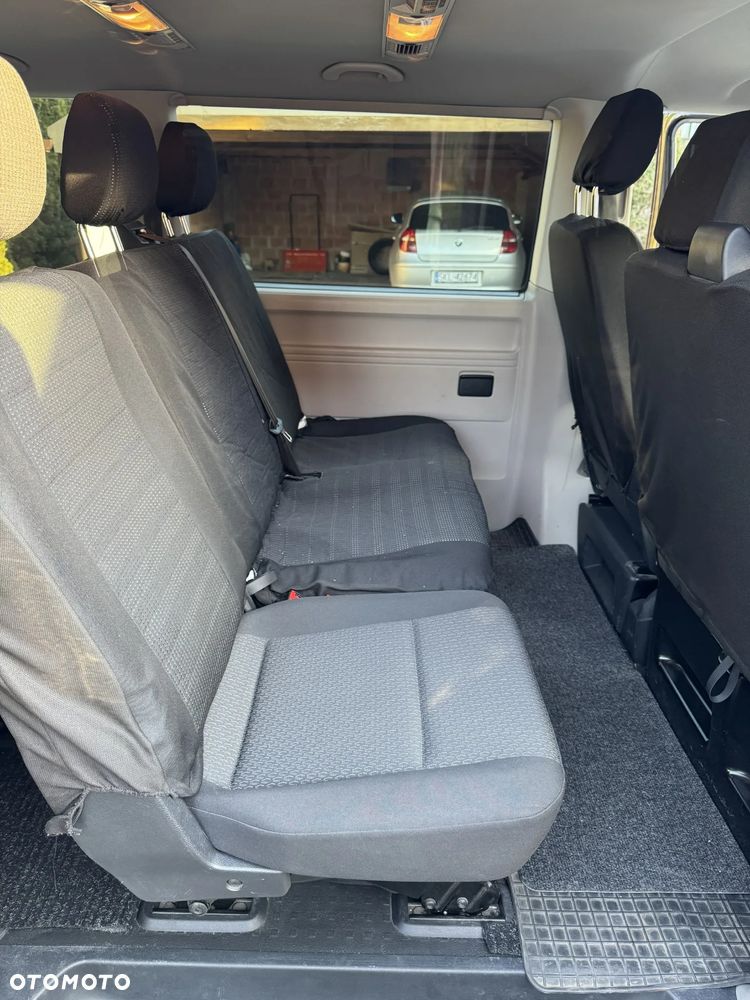 Volkswagen Caravelle - 10