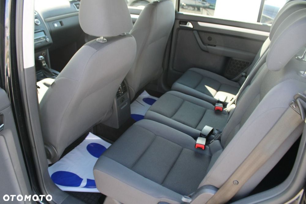 Volkswagen Touran - 10