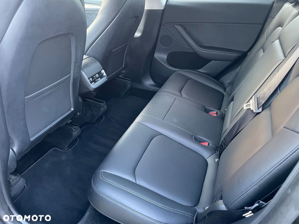 Tesla Model Y Long Range Dual Motor AWD - 24