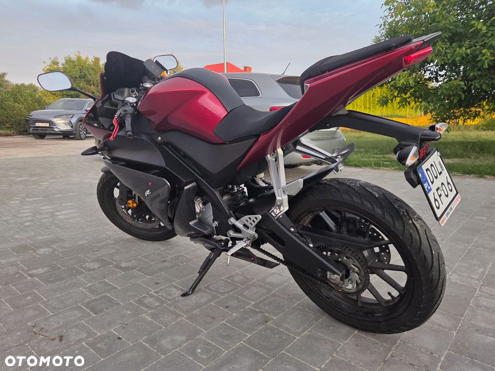 Yamaha YZF - 4