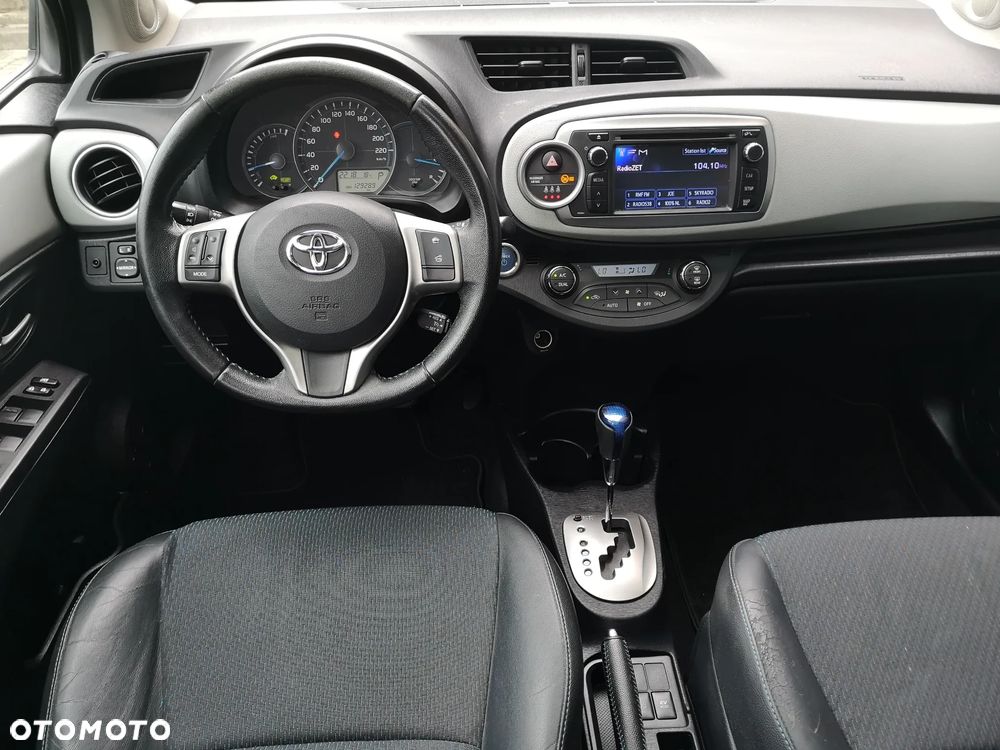 Toyota Yaris Hybrid 100 Premium - 13