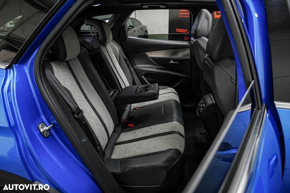 Peugeot 3008 Plug-In Hybrid 225 e-EAT8 GT - 11