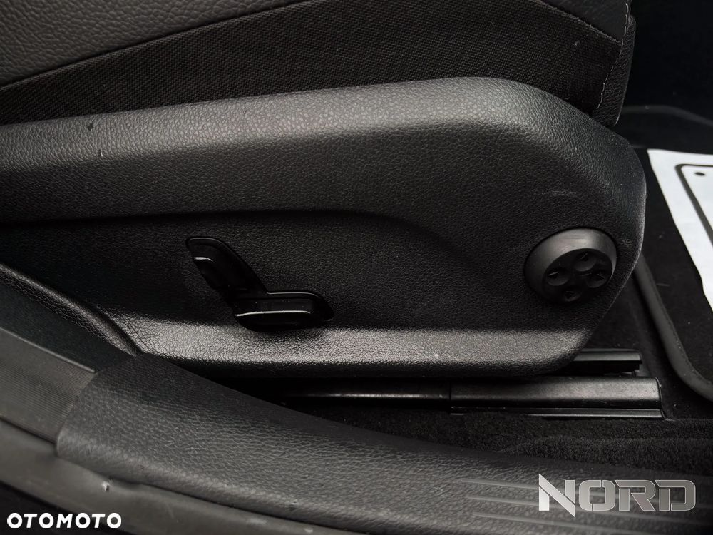 Mercedes-Benz Klasa C 350 e 7G-TRONIC Edition - 19