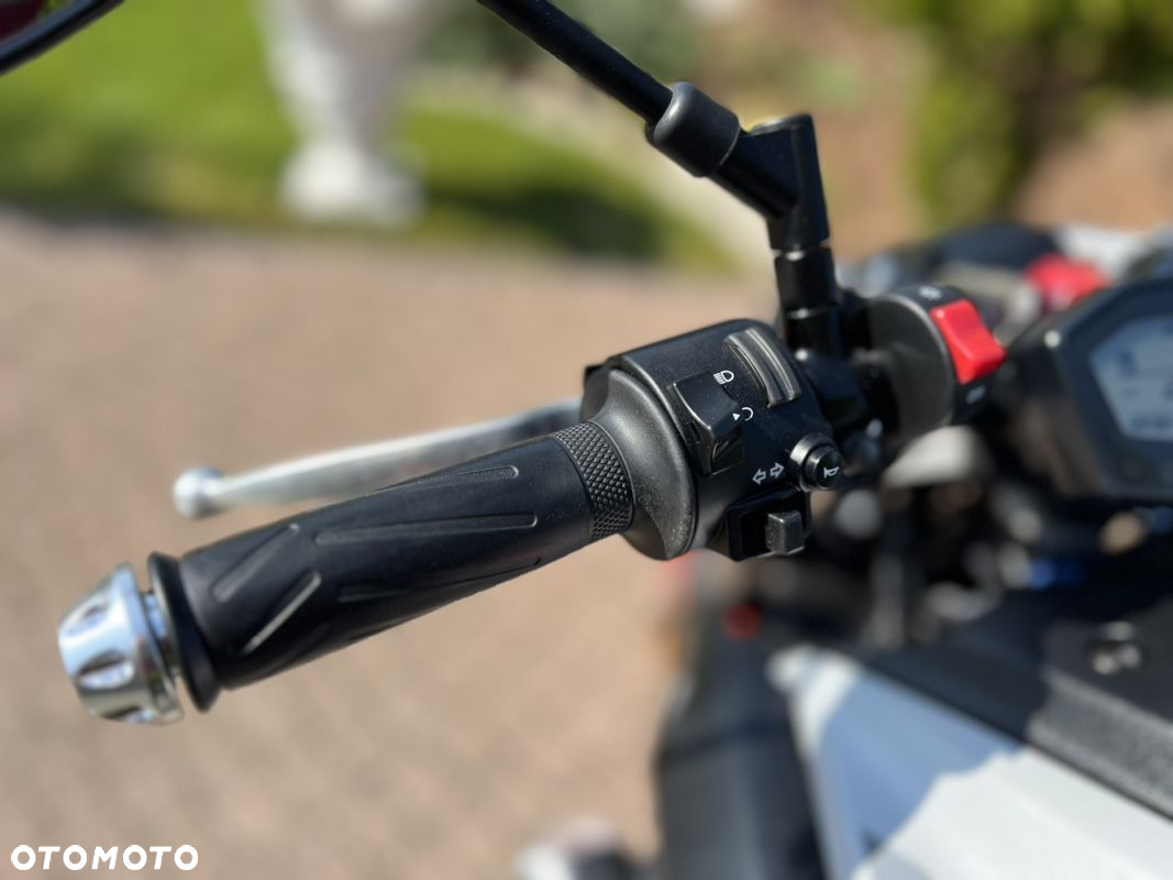 Yamaha MT - 24