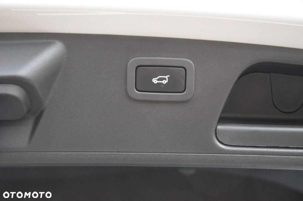 Jaguar E-Pace 2.0 i4P AWD R-Dynamic - 22
