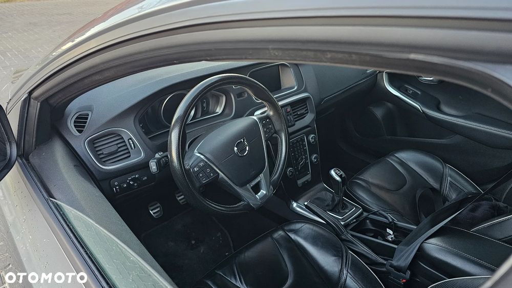 Volvo V40 D2 Drive-E R-Design Momentum - 17