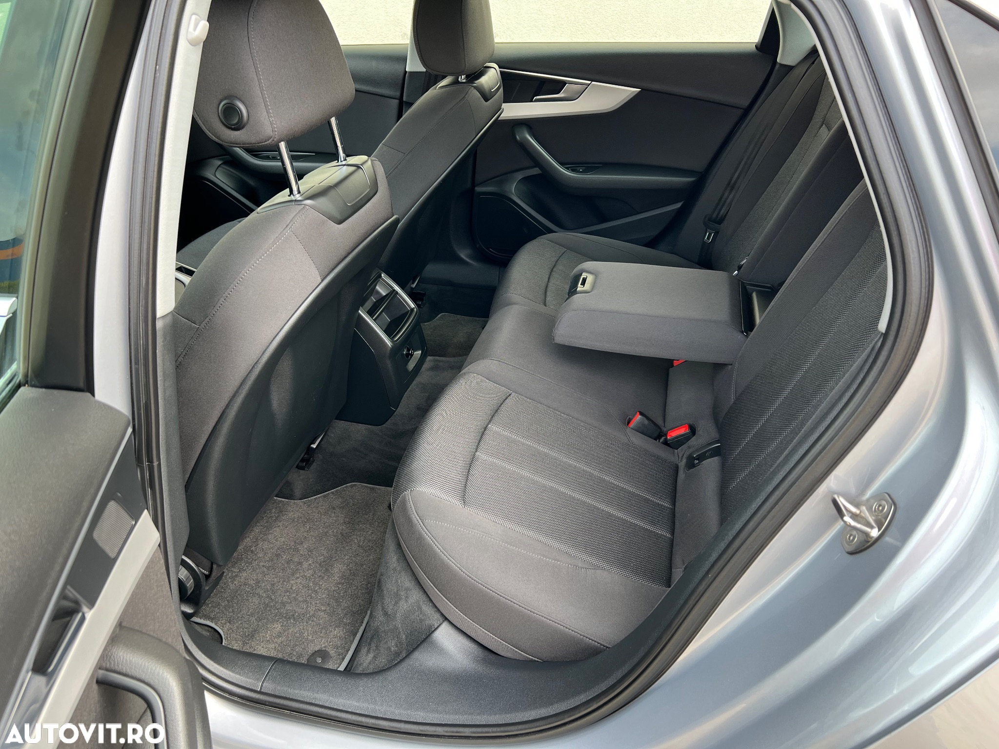 Audi A4 2.0 TDI DPF multitronic Ambiente - 8