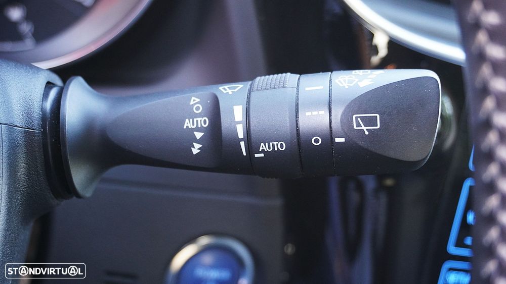 Toyota Auris 1.8 HSD Comfort +P.Techno+P.Sport - 26