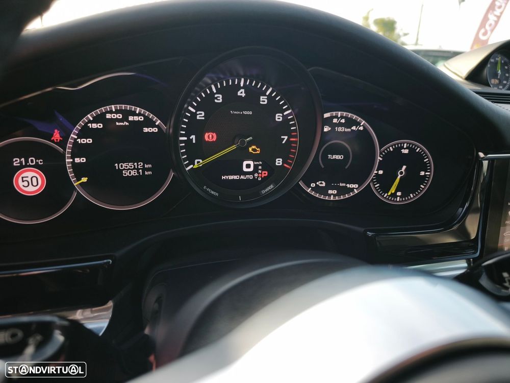 Porsche Panamera 4 E-Hybrid - 22
