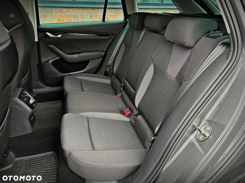 Skoda Octavia 2.0 TDI Selection DSG - 24