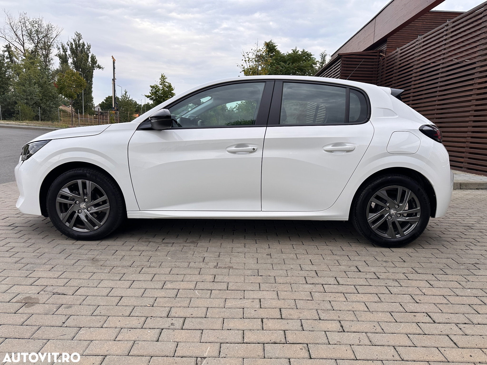 Peugeot 208 1.2L PureTech 75 S&S BVM5 Active - 11