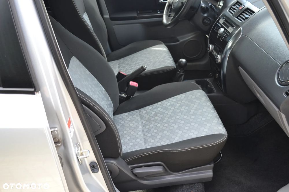 Suzuki SX4 1.6 Premium 4WD - 10