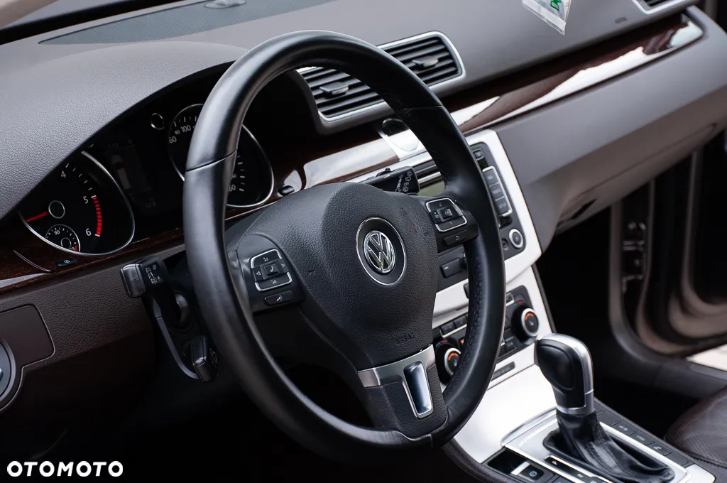 Volkswagen Passat 2.0 TDI DPF Highline DSG - 20