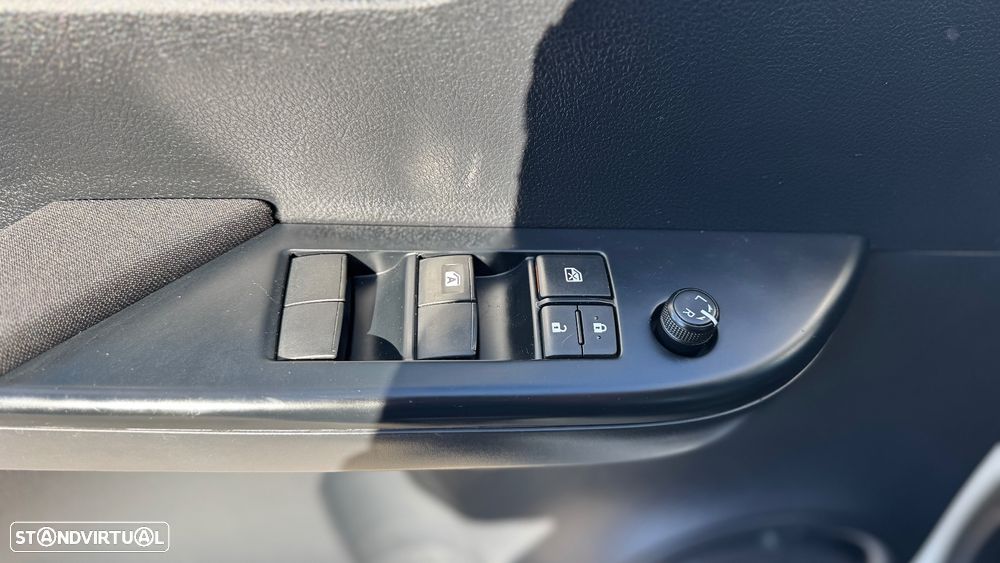 Toyota Hilux 2.4 D-4D 4WD CD CM - 34