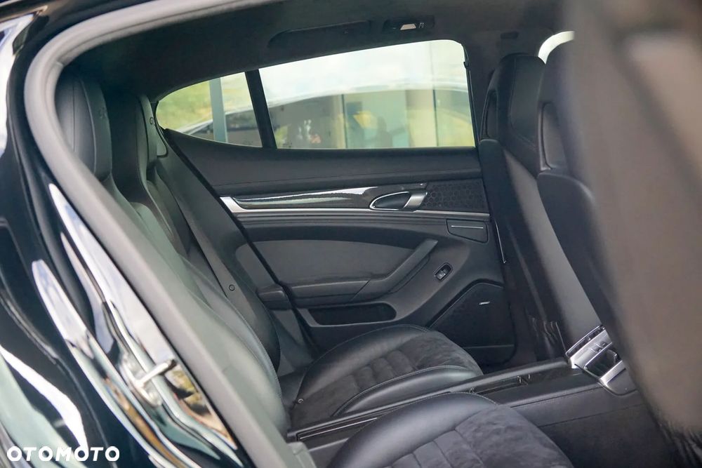 Porsche Panamera GTS PDK - 24