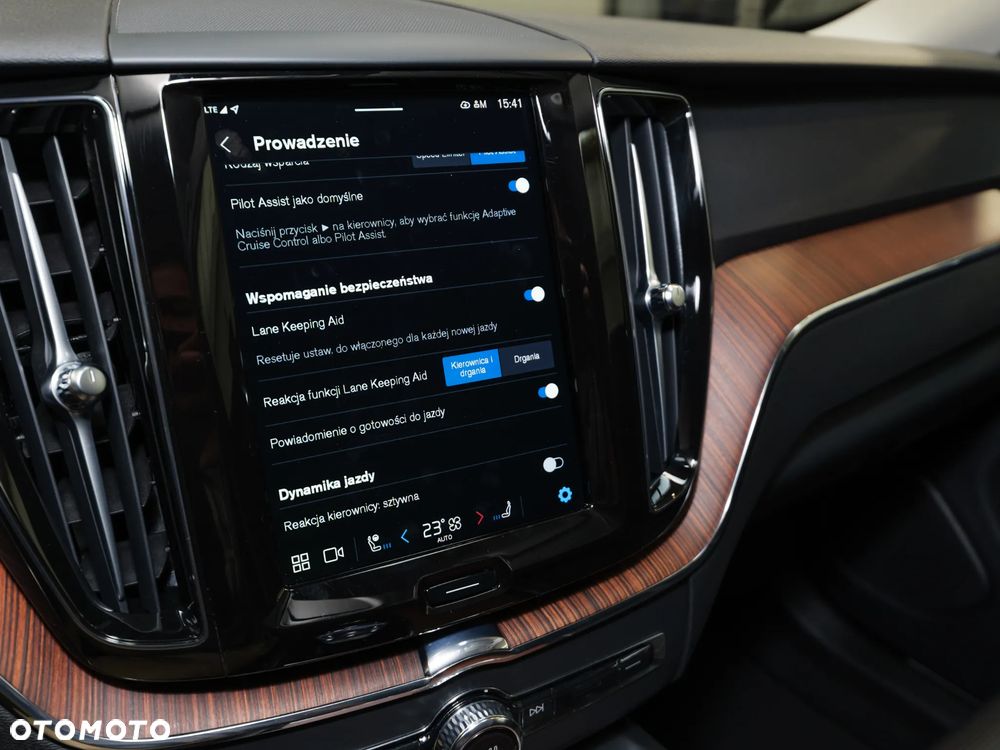 Volvo XC 60 B4 D AWD Plus Dark - 35