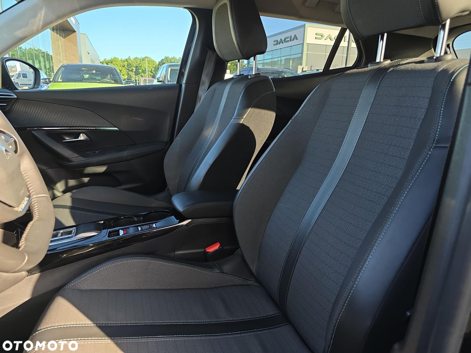 Peugeot 2008 1.5 BlueHDi Allure S&S EAT8 - 11
