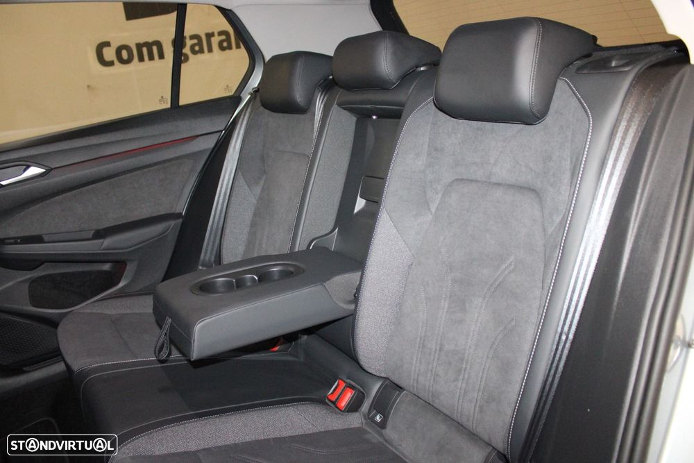 Volkswagen Golf 1.5 TSI e-Hybrid Style DSG — fotografia 38