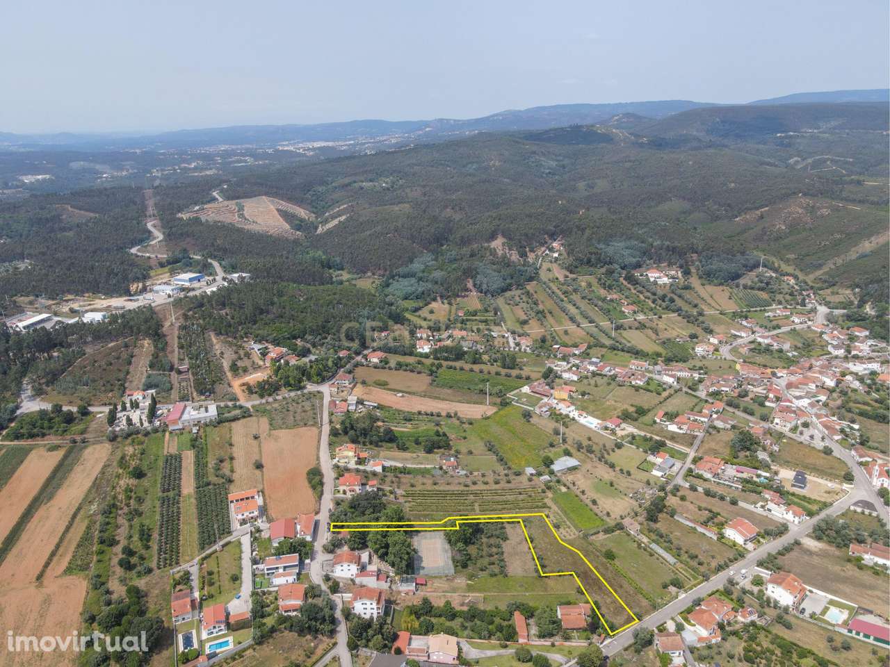 Terreno urbano plano com área total de 4.404m2  numa localização boa a - Grande imagem: 5/9