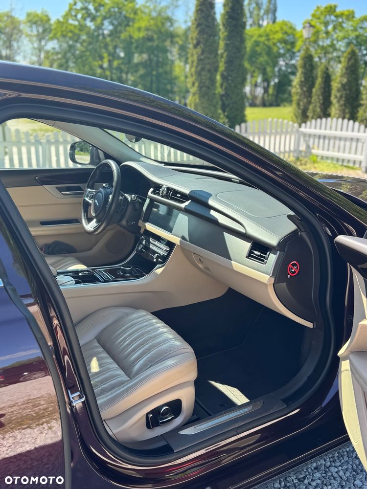 Jaguar XF 2.0 T AWD Portfolio - 7