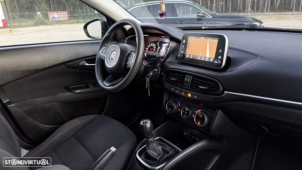 Fiat Tipo Station Wagon 1.3 M-Jet Lounge Tech - 23