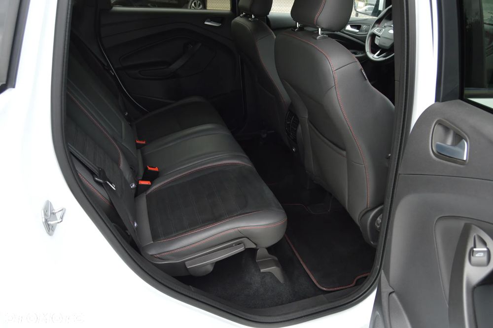 Ford Kuga 1.5 EcoBoost 2x4 ST-Line - 30