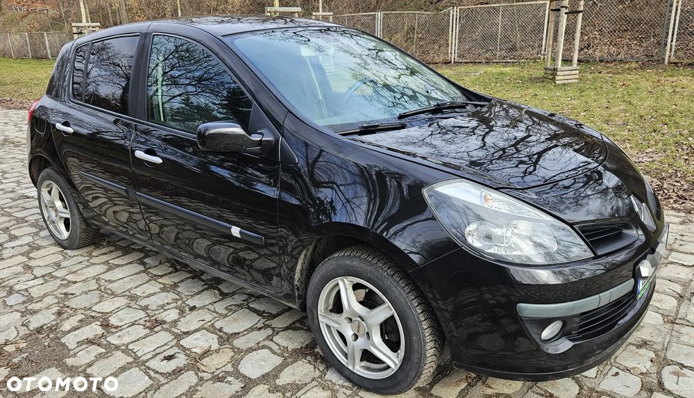 Renault Clio 1.2 16V Emotion - 1